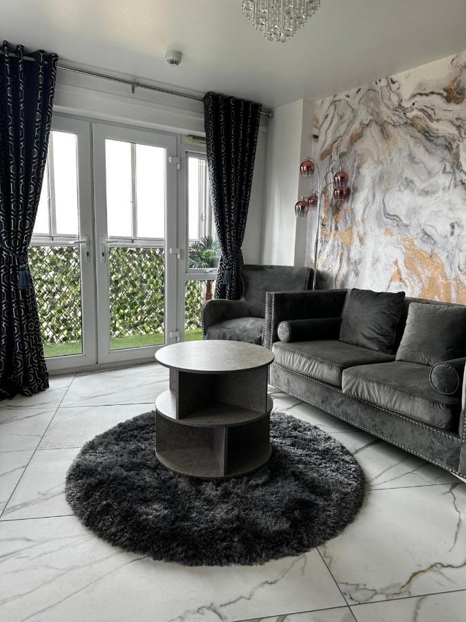 Two Bed Apartment With Balcony Slough,Windsor,Legoland Exterior foto